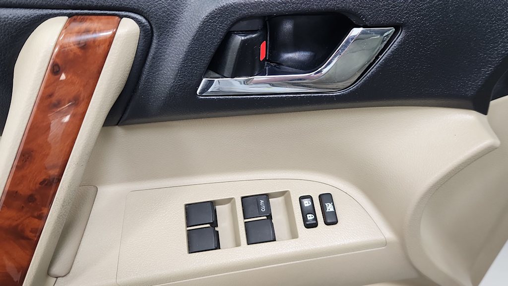 Thumbnail: 2012 Toyota Highlander - 26