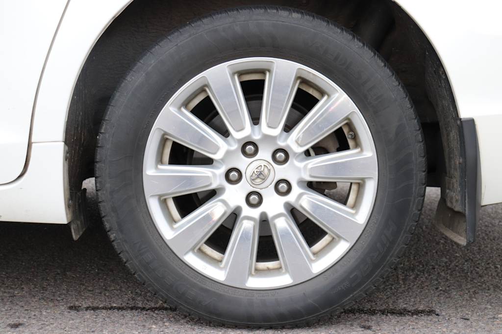 Thumbnail: 2017 Toyota Sienna - 6