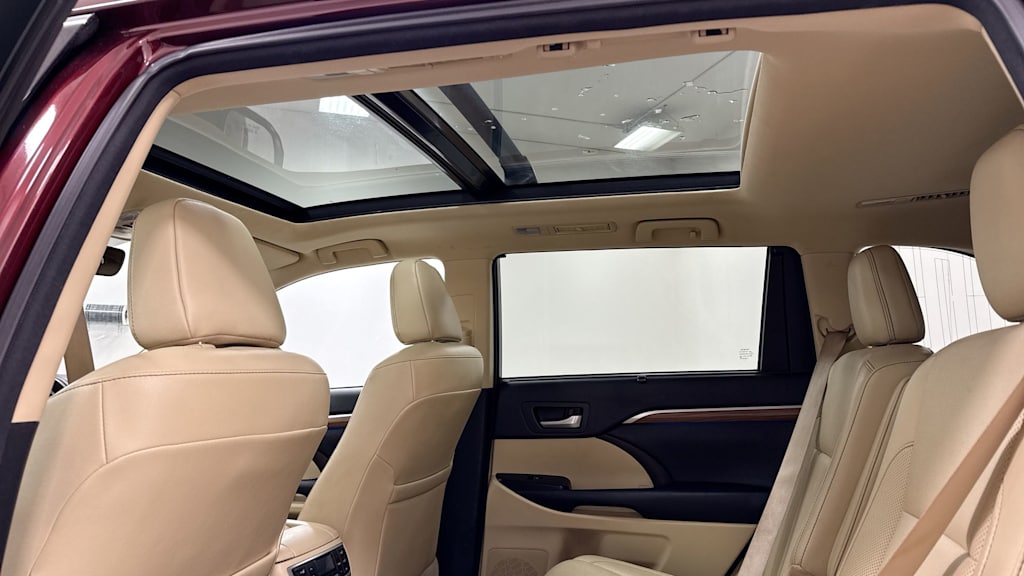 2017 Toyota Highlander Limited 31