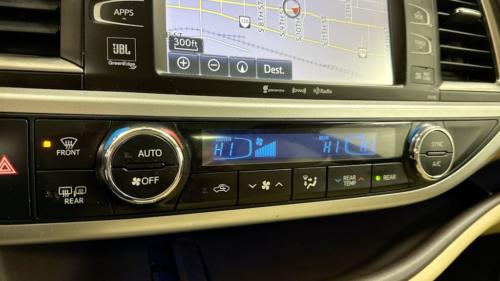 2017 Toyota Highlander Limited 29