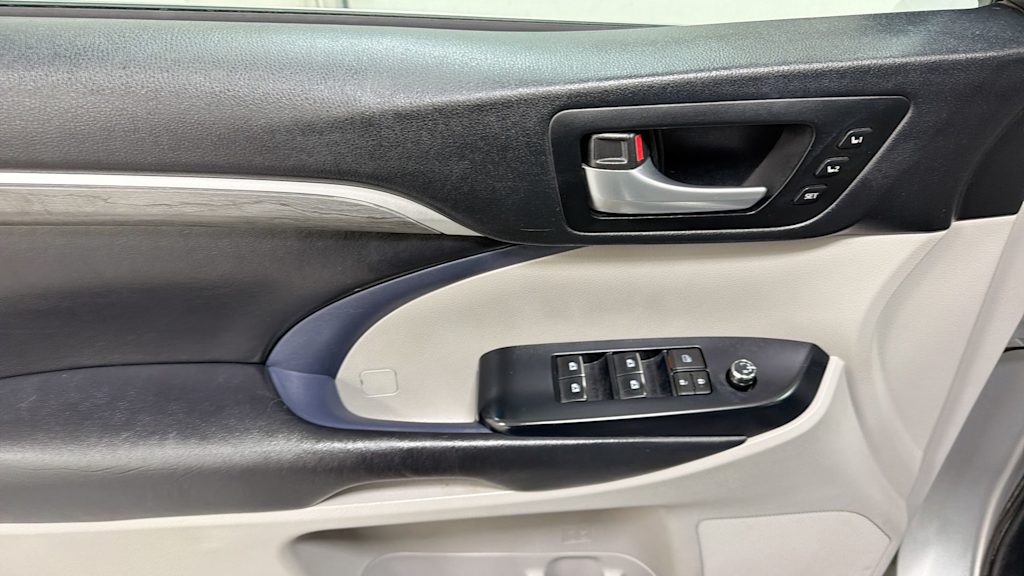 Thumbnail: 2018 Toyota Highlander - 27