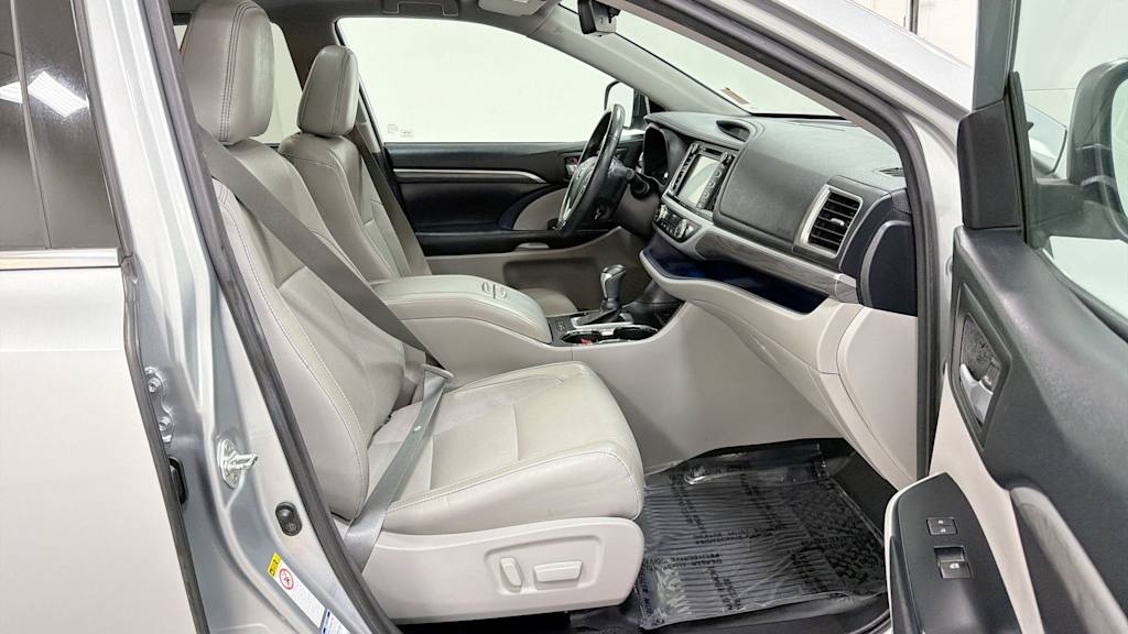 Thumbnail: 2018 Toyota Highlander - 33
