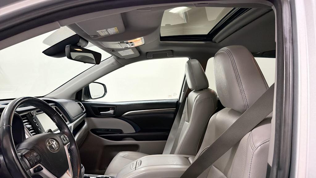 Thumbnail: 2018 Toyota Highlander - 12