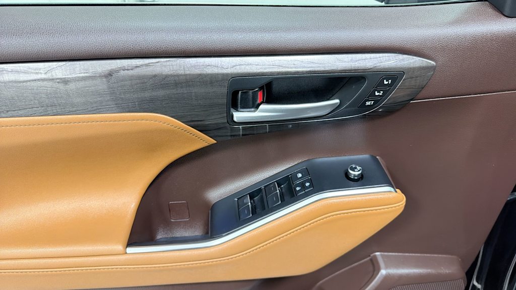 Thumbnail: 2020 Toyota Highlander - 27