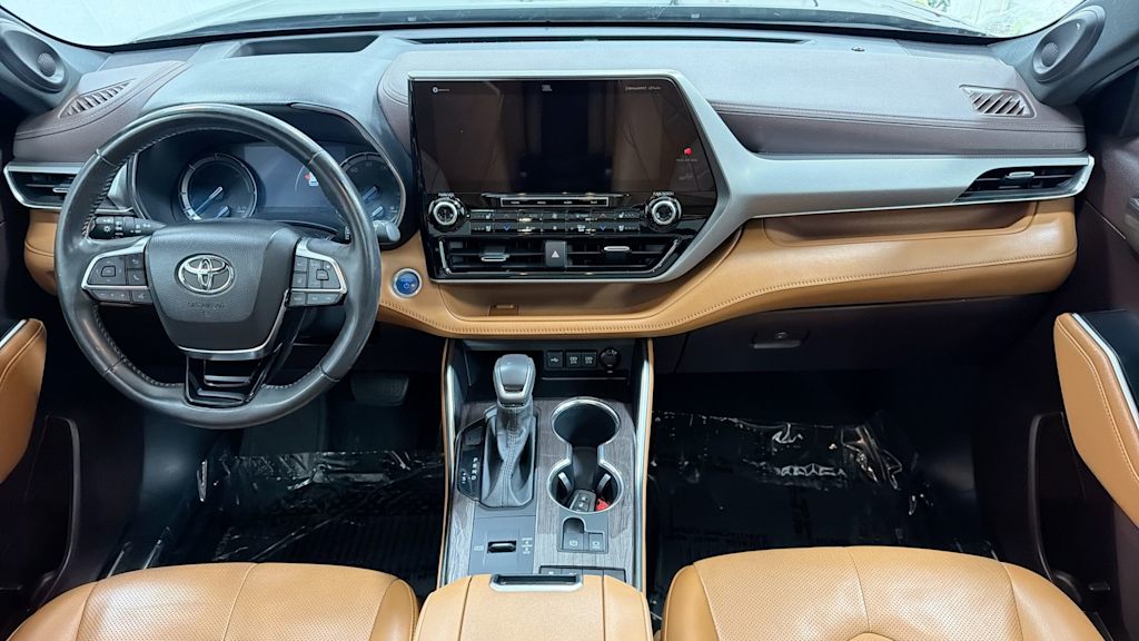 Thumbnail: 2020 Toyota Highlander - 14