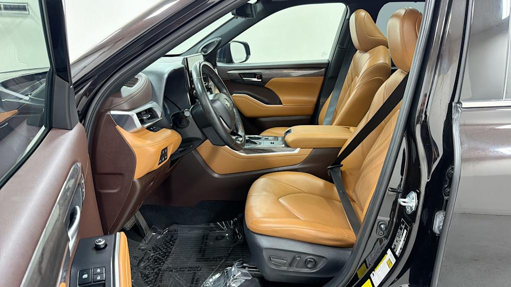 Thumbnail: 2020 Toyota Highlander - 10