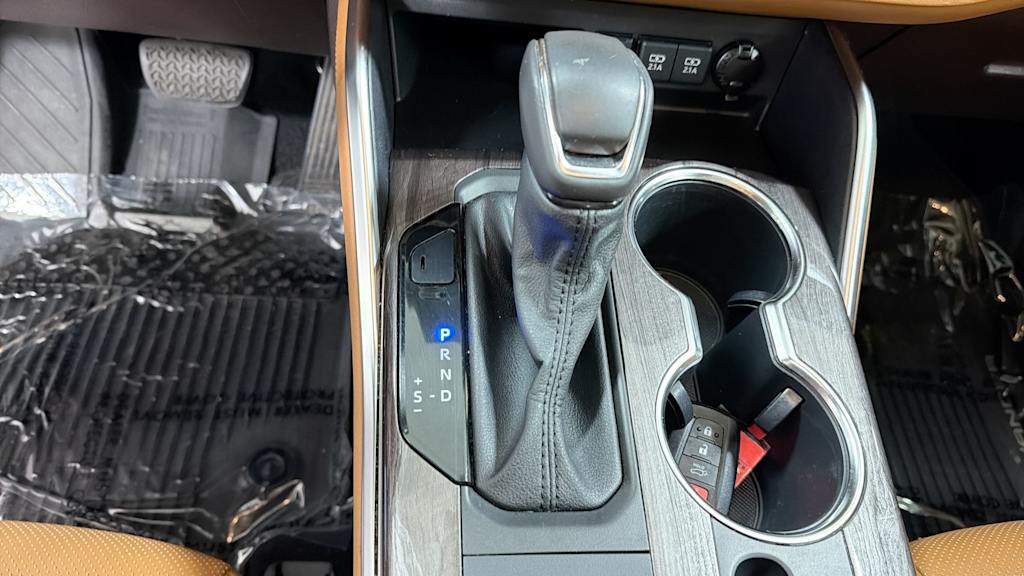 Thumbnail: 2020 Toyota Highlander - 16