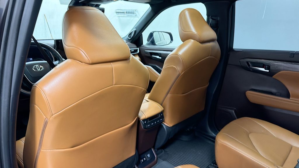 Thumbnail: 2020 Toyota Highlander - 33