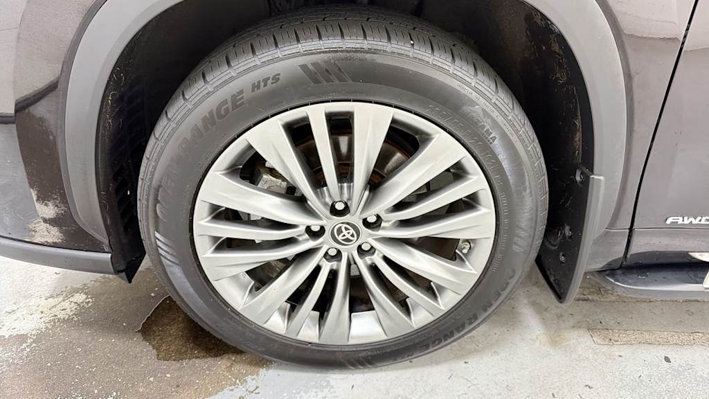 Thumbnail: 2020 Toyota Highlander - 7