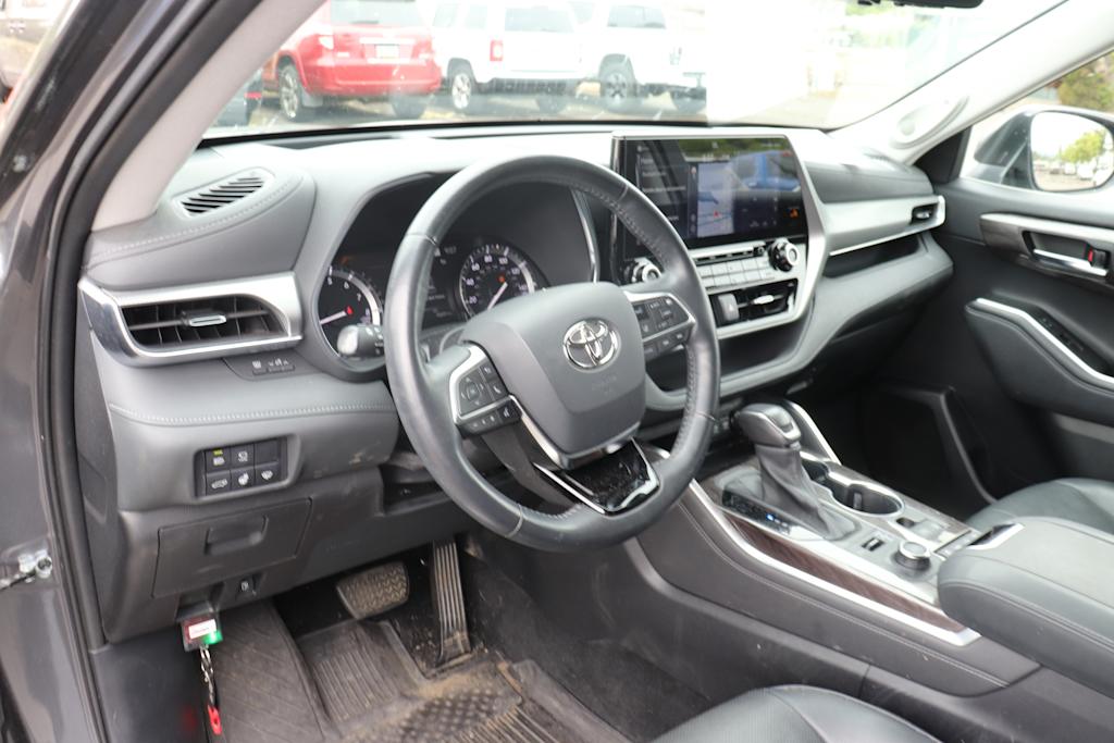 Thumbnail: 2021 Toyota Highlander - 2