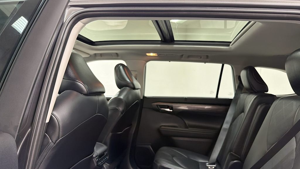 Thumbnail: 2021 Toyota Highlander - 13