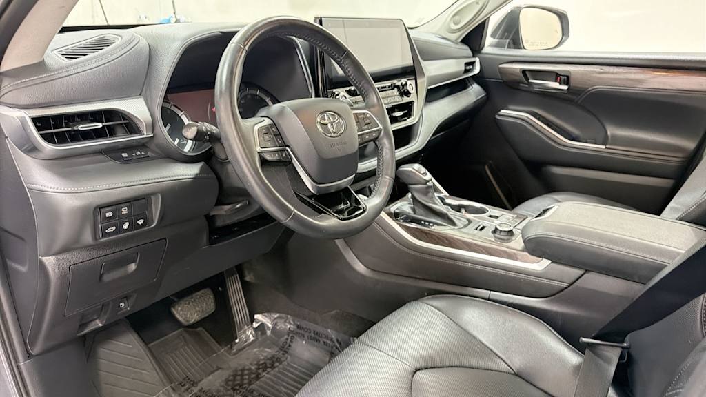 Thumbnail: 2021 Toyota Highlander - 2