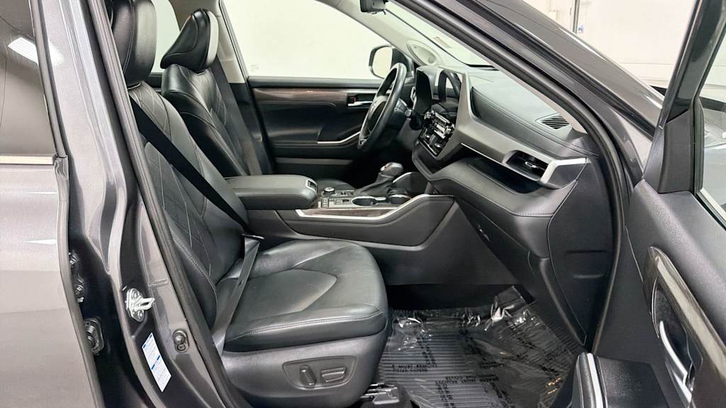 Thumbnail: 2021 Toyota Highlander - 33