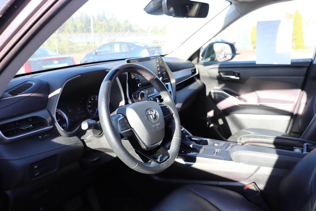 2021 Toyota Highlander XLE 2