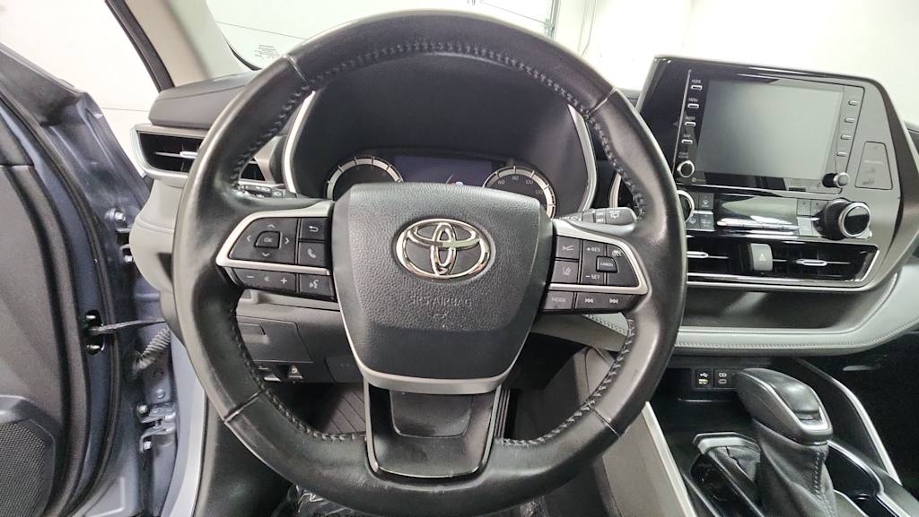 Thumbnail: 2022 Toyota Highlander - 9