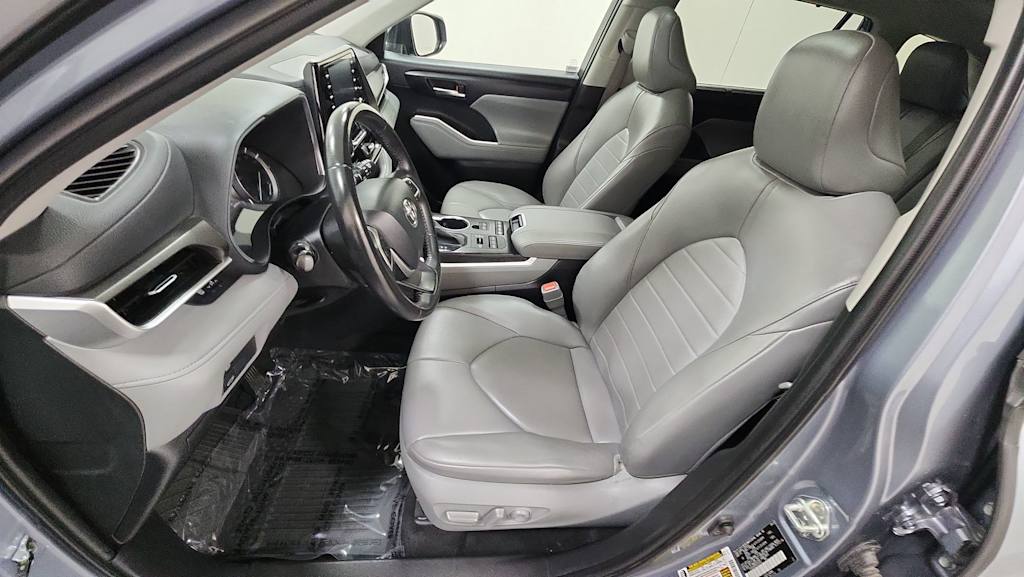 Thumbnail: 2022 Toyota Highlander - 10