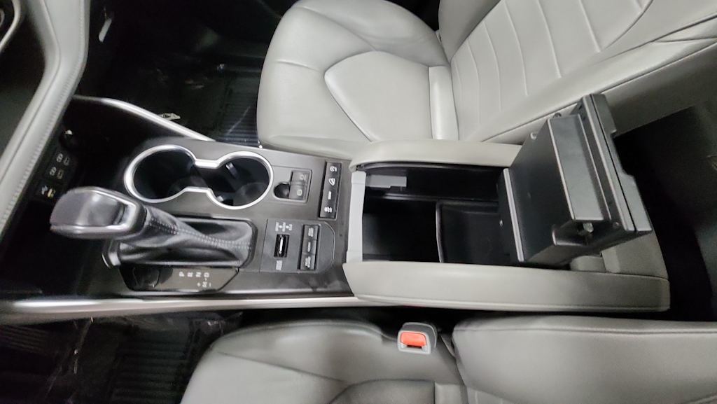Thumbnail: 2022 Toyota Highlander - 30
