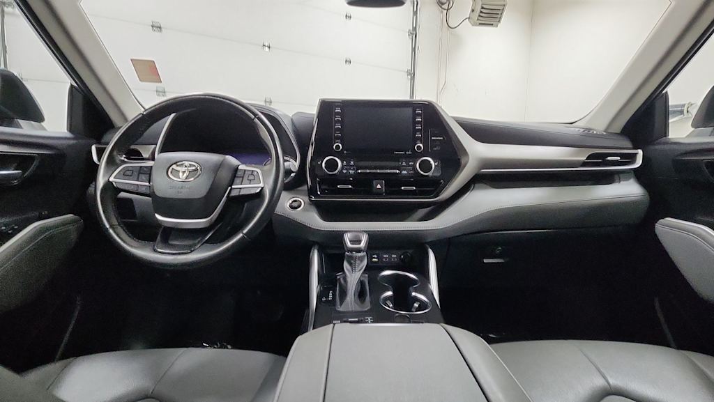 Thumbnail: 2022 Toyota Highlander - 13