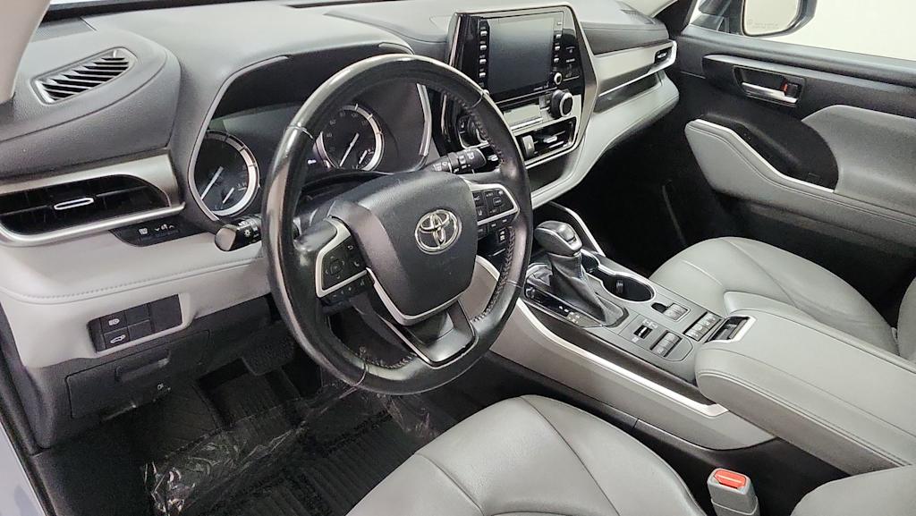 Thumbnail: 2022 Toyota Highlander - 2