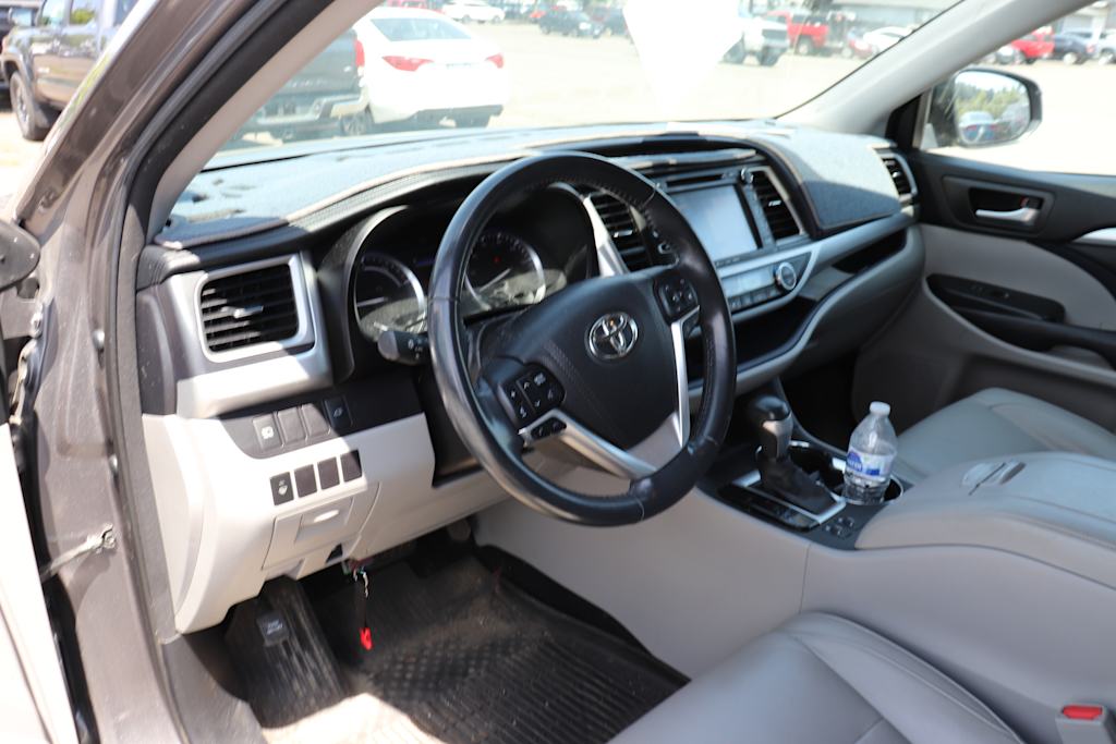 Thumbnail: 2017 Toyota Highlander - 2