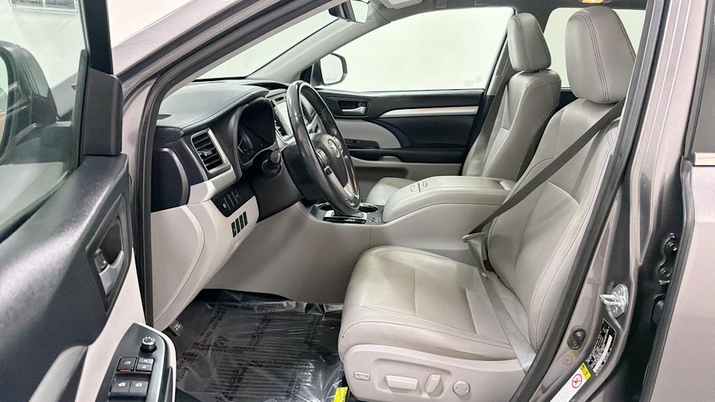 Thumbnail: 2017 Toyota Highlander - 10