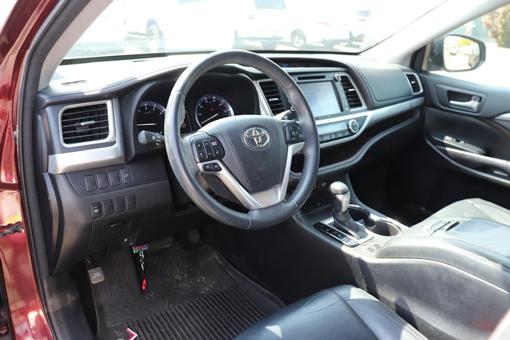 Thumbnail: 2016 Toyota Highlander - 2