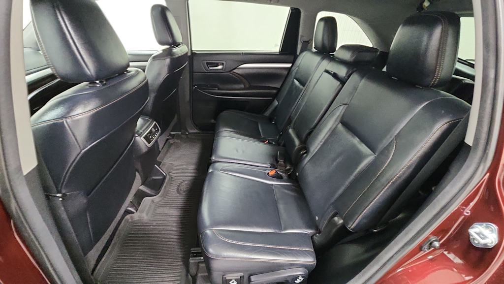 Thumbnail: 2016 Toyota Highlander - 11
