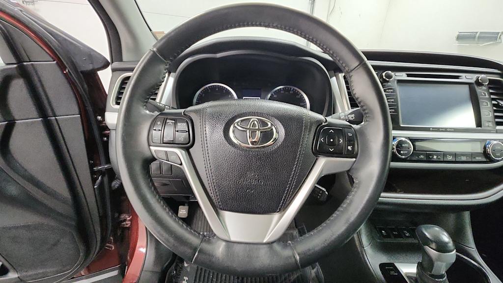 Thumbnail: 2016 Toyota Highlander - 8