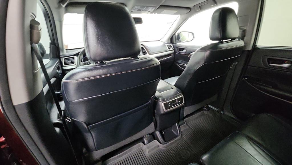Thumbnail: 2016 Toyota Highlander - 33