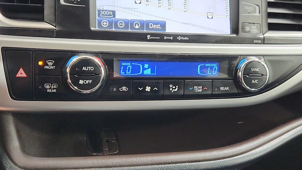 Thumbnail: 2016 Toyota Highlander - 29