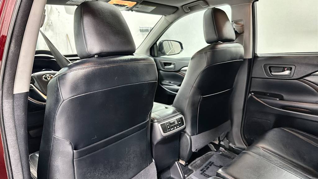 Thumbnail: 2014 Toyota Highlander - 32