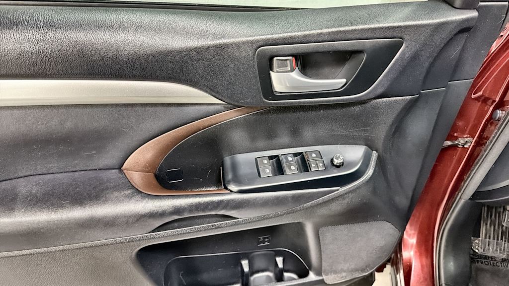 Thumbnail: 2014 Toyota Highlander - 26