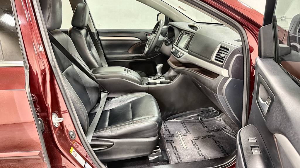 Thumbnail: 2014 Toyota Highlander - 33
