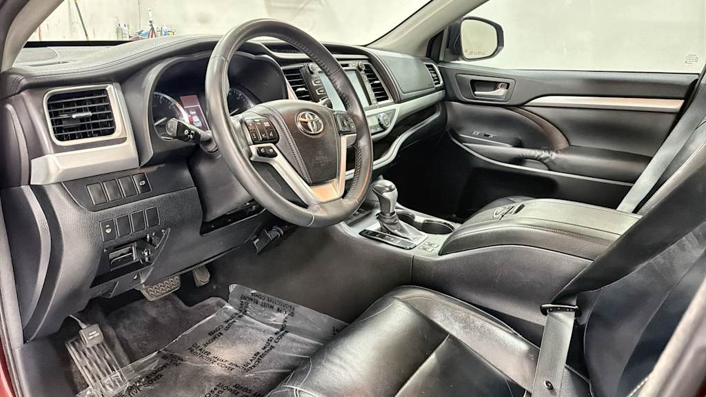 Thumbnail: 2014 Toyota Highlander - 2