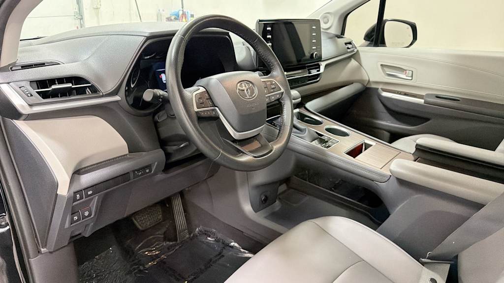 Thumbnail: 2022 Toyota Sienna - 2