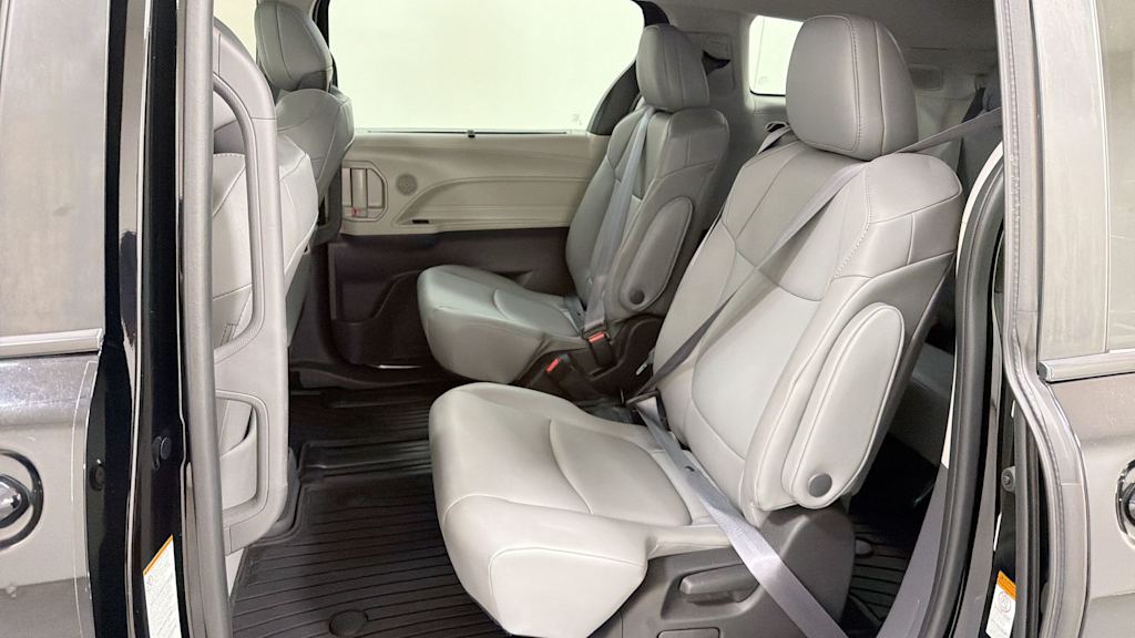 Thumbnail: 2022 Toyota Sienna - 12