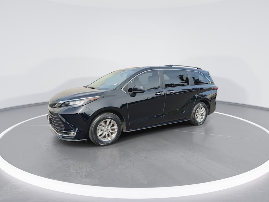 Thumbnail: 2022 Toyota Sienna - 6