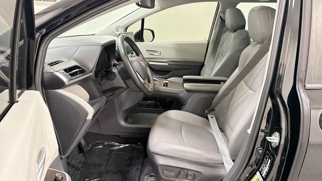 Thumbnail: 2022 Toyota Sienna - 10