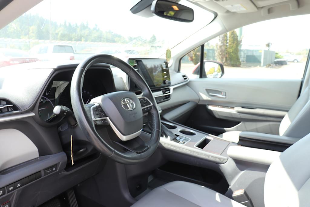 Thumbnail: 2022 Toyota Sienna - 2