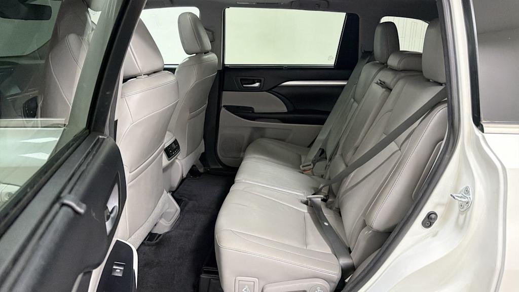 Thumbnail: 2017 Toyota Highlander - 13