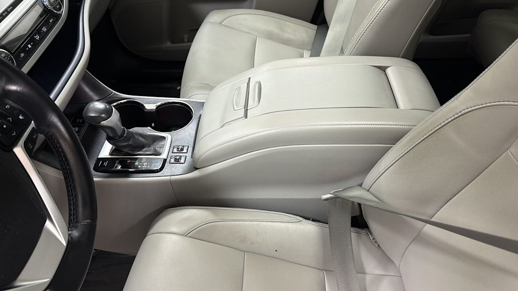 Thumbnail: 2017 Toyota Highlander - 12