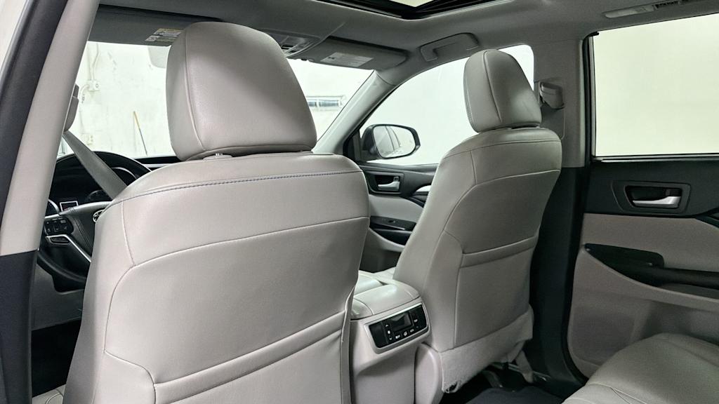 Thumbnail: 2017 Toyota Highlander - 32