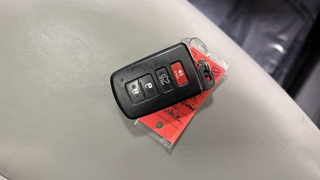 Thumbnail: 2017 Toyota Highlander - 19