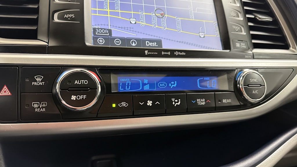 Thumbnail: 2017 Toyota Highlander - 29