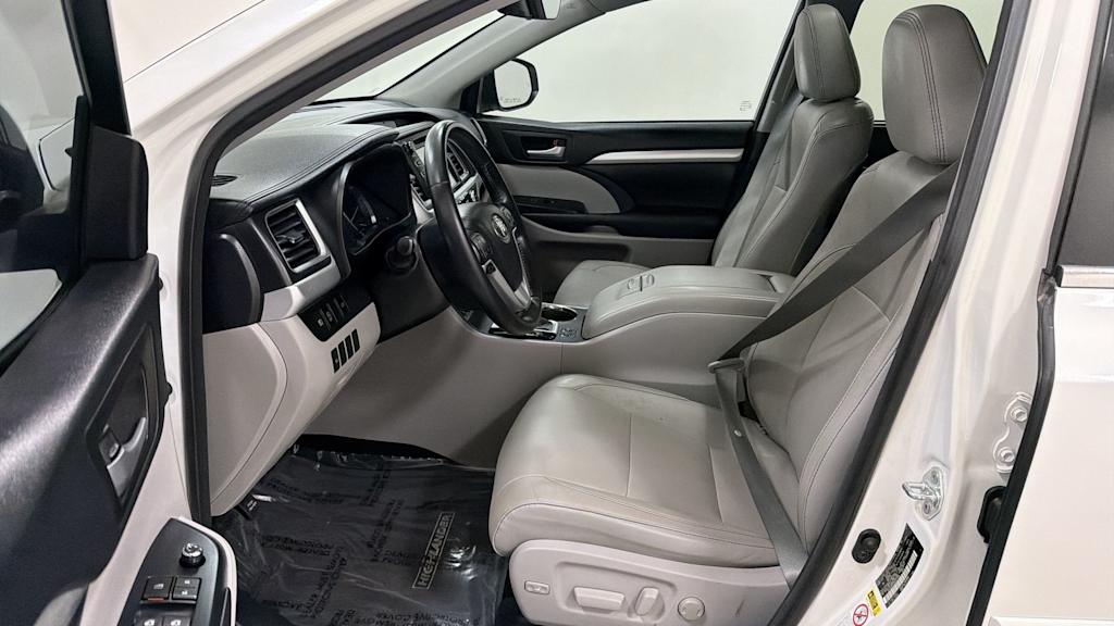 Thumbnail: 2017 Toyota Highlander - 11