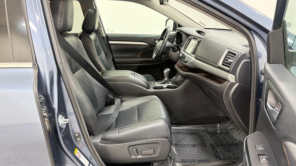 Thumbnail: 2018 Toyota Highlander - 33
