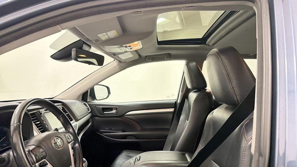 Thumbnail: 2018 Toyota Highlander - 11