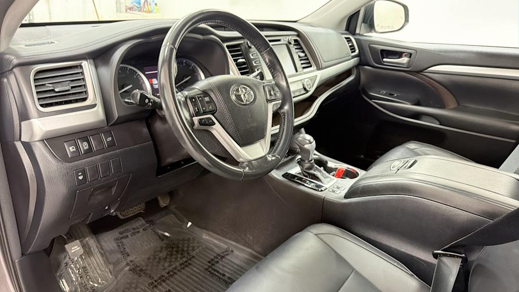 Thumbnail: 2018 Toyota Highlander - 2