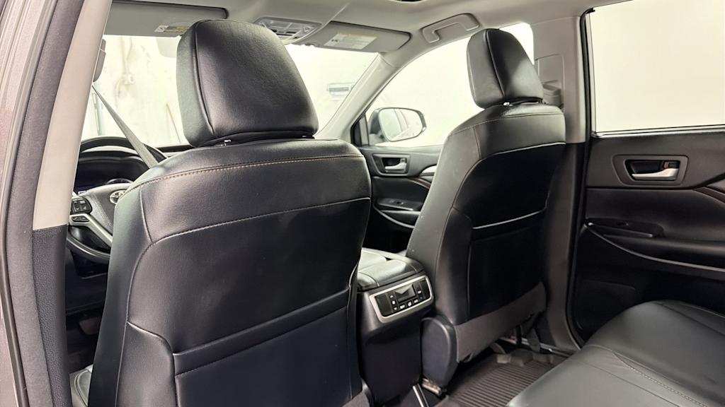 Thumbnail: 2018 Toyota Highlander - 32