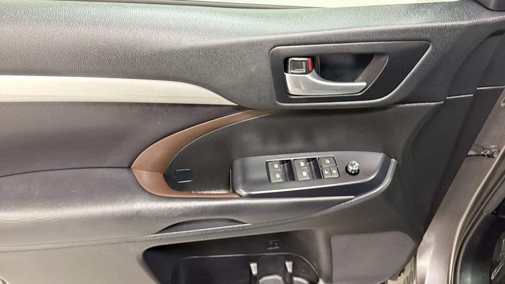 Thumbnail: 2018 Toyota Highlander - 26